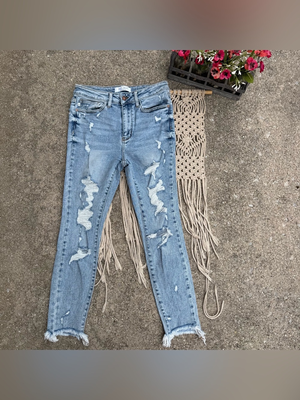 Judy Blue Distressed Cropped Jeans Size 7 / 28 - Picture 2 of 6